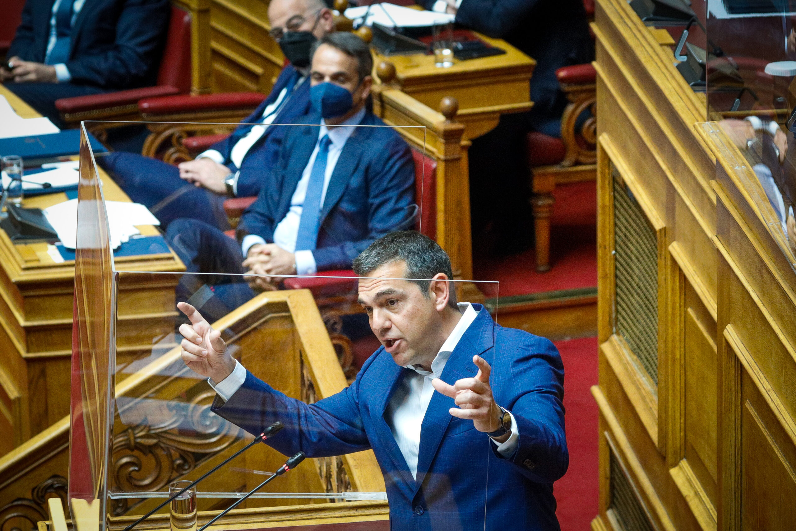 Μητσοτάκης: “Μου θυμίσατε τον Ανδρέα Παπανδρέου” – “Τιμή μου”, απάντησε ο Τσίπρας