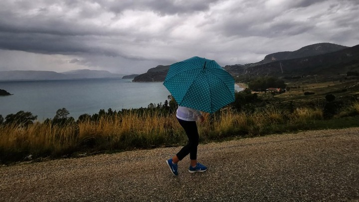 Άστατος ο καιρός αύριο με βροχές ή καταιγίδες κυρίως στα δυτικά και βόρεια