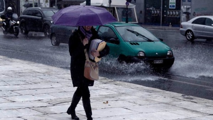 Kαιρός αύριο Tρίτη: Βροχές και σποραδικές καταιγίδες