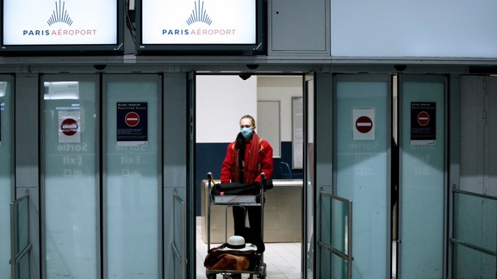 ΕΕ: Μη υποχρεωτική η χρήση μάσκας σε αεροδρόμια και αεροπλάνα από σήμερα