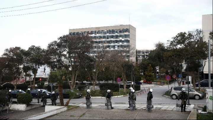 Συναγερμός στο ΑΠΘ: Βρέθηκε σακούλα με επτά μολότοφ