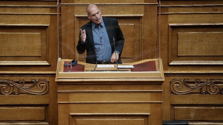 Γ. Βαρουφάκης: «Παλιόχαρτο» ο κλιματικός νόμος, η κυβέρνηση βάζει πλάτες στους ολιγάρχες του ρεύματος για να κερδοσκοπούν (vid)