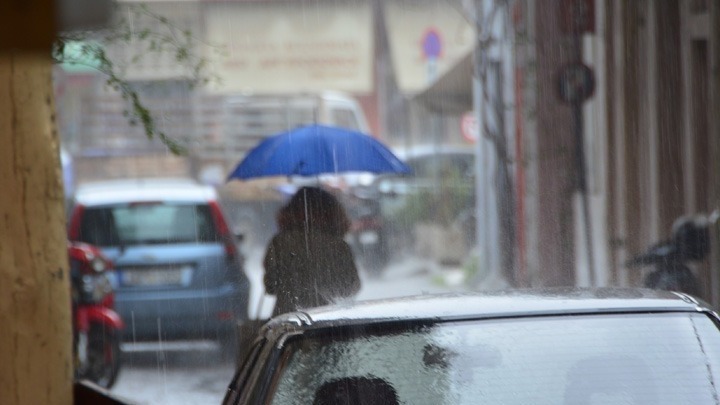 Πέντε ακινητοποιημένα οχήματα στην Λίμνη της Λ. Σταμάτας και 10 κλήσεις για άντληση υδάτων στην Αττική