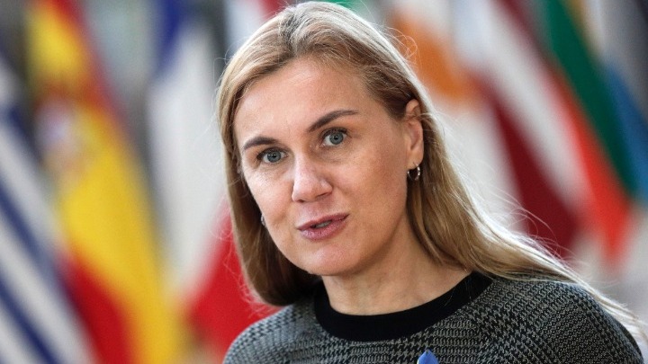 Κ. Σίμσον: «Το αίτημα της Ρωσίας να γίνονται οι πληρωμές σε ρούβλια είναι μια προσπάθεια να διχαστεί η ΕΕ»