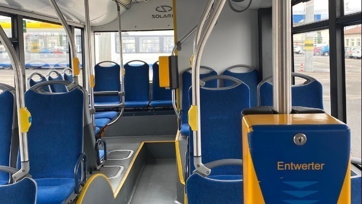 Αττική | Χτύπησαν και λήστεψαν 53χρονη μέσα σε λεωφορείο – «Εσύ κάλεσες την αστυνομία; Θα σε πάρουν 4 από εδώ»