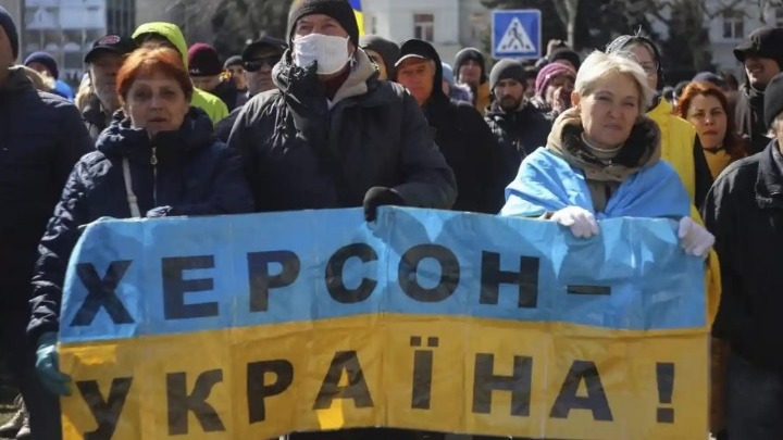 Οι φιλορωσικές αρχές της Χερσώνας θα ζητήσουν να περιληφθεί στη Ρωσία, σύμφωνα με την Βρετανία