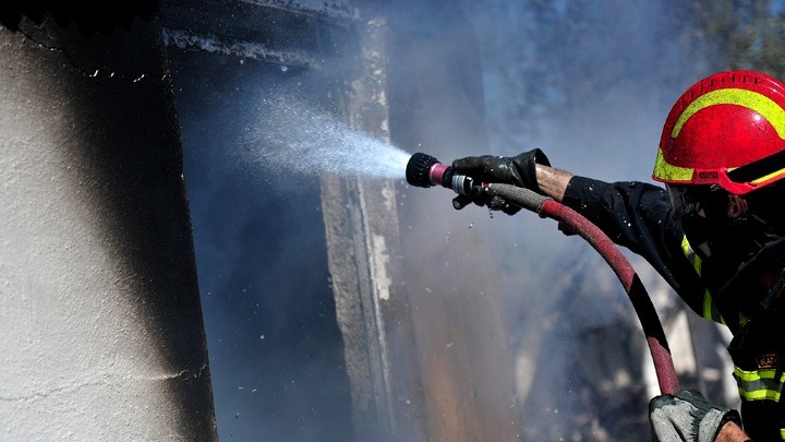 Πυρκαγιά σε εγκαταλελειμμένο κτίριο στο Αιγάλεω