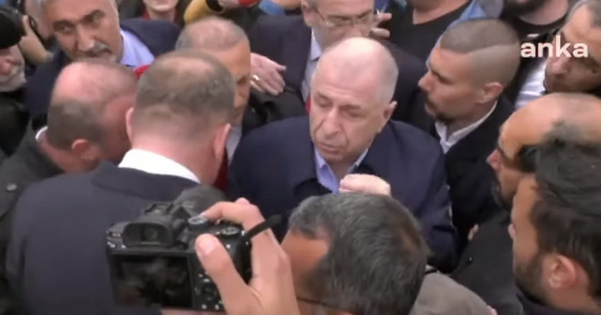 Ουμίτ Οζντάγ: Ο βουλευτής με τους εκατομμύρια ακολούθους στα social media, που εκνευρίζει τον Ερντογάν 