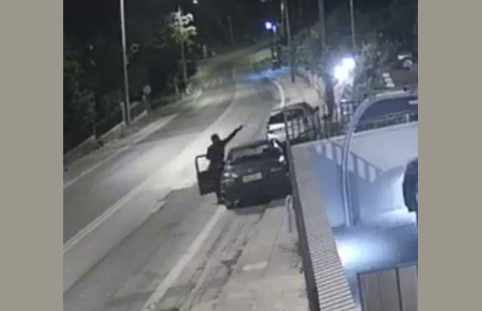 Σκηνές Σικάγο στο Πανόραμα: Τον σημάδεψε με όπλο για να τον ληστέψει (vid)