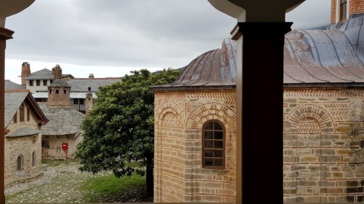 Το Άγιον Όρος προσεύχεται υπέρ της ειρήνης στην Ουκρανία