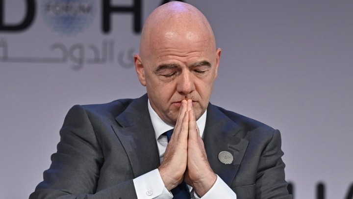 FIFA: Ο Ινφαντίνο δηλώνει σοκαρισμένος με την κριτική για τις selfies στη κηδεία του Πελέ