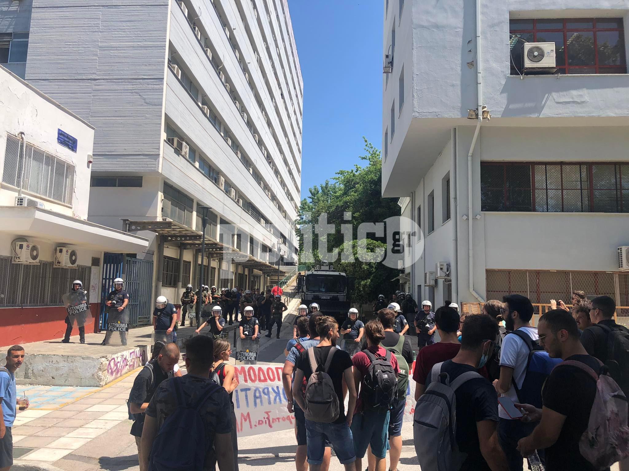 Θεσσαλονίκη-ΑΠΘ: Νέα κινητοποίηση φοιτητών – Με “Αίαντα” και ΜΑΤ σήμερα η ΕΛΑΣ στο campus (pics & vid)