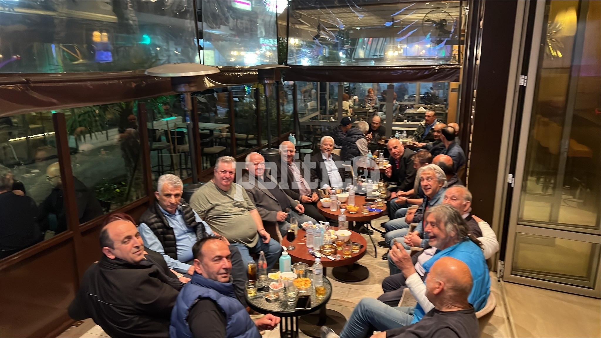 Νέες συμμαχίες γεννιούνται στο καφέ twins