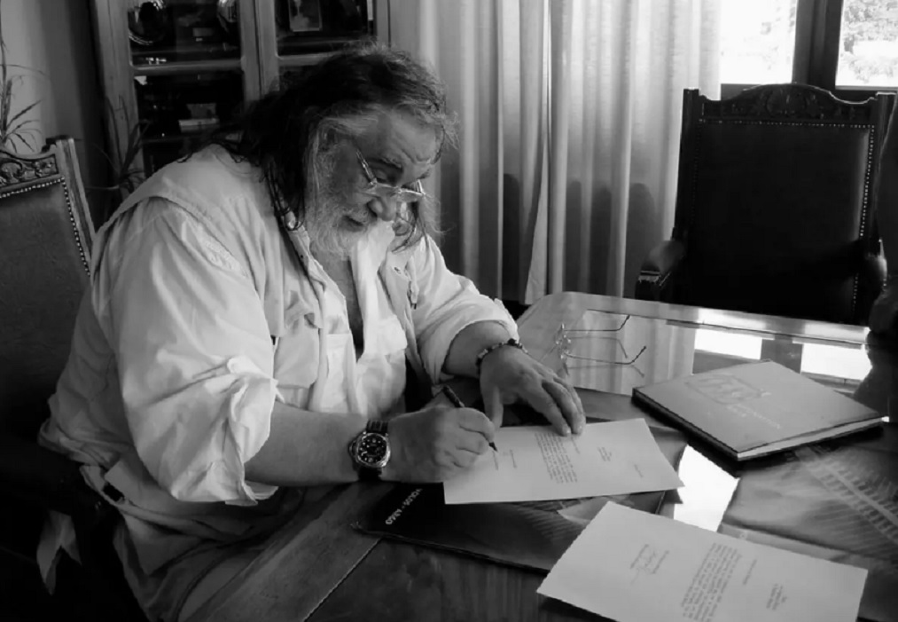 Πέθανε ο σπουδαίος συνθέτης Βαγγέλης Παπαθανασίου