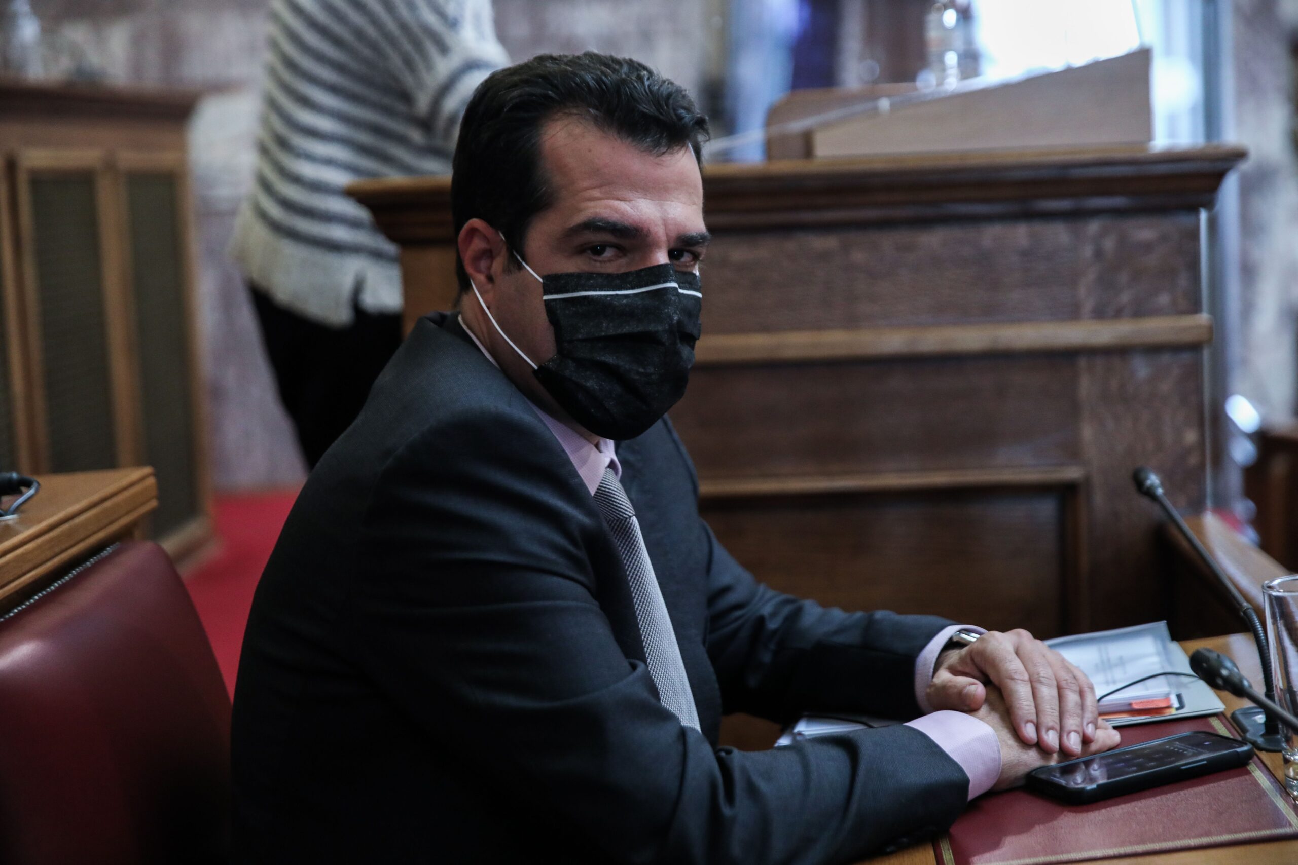 Πλεύρης για υγειονομικούς: «Να εμβολιαστούν για να επιστρέψουν πίσω στις εργασίες τους»