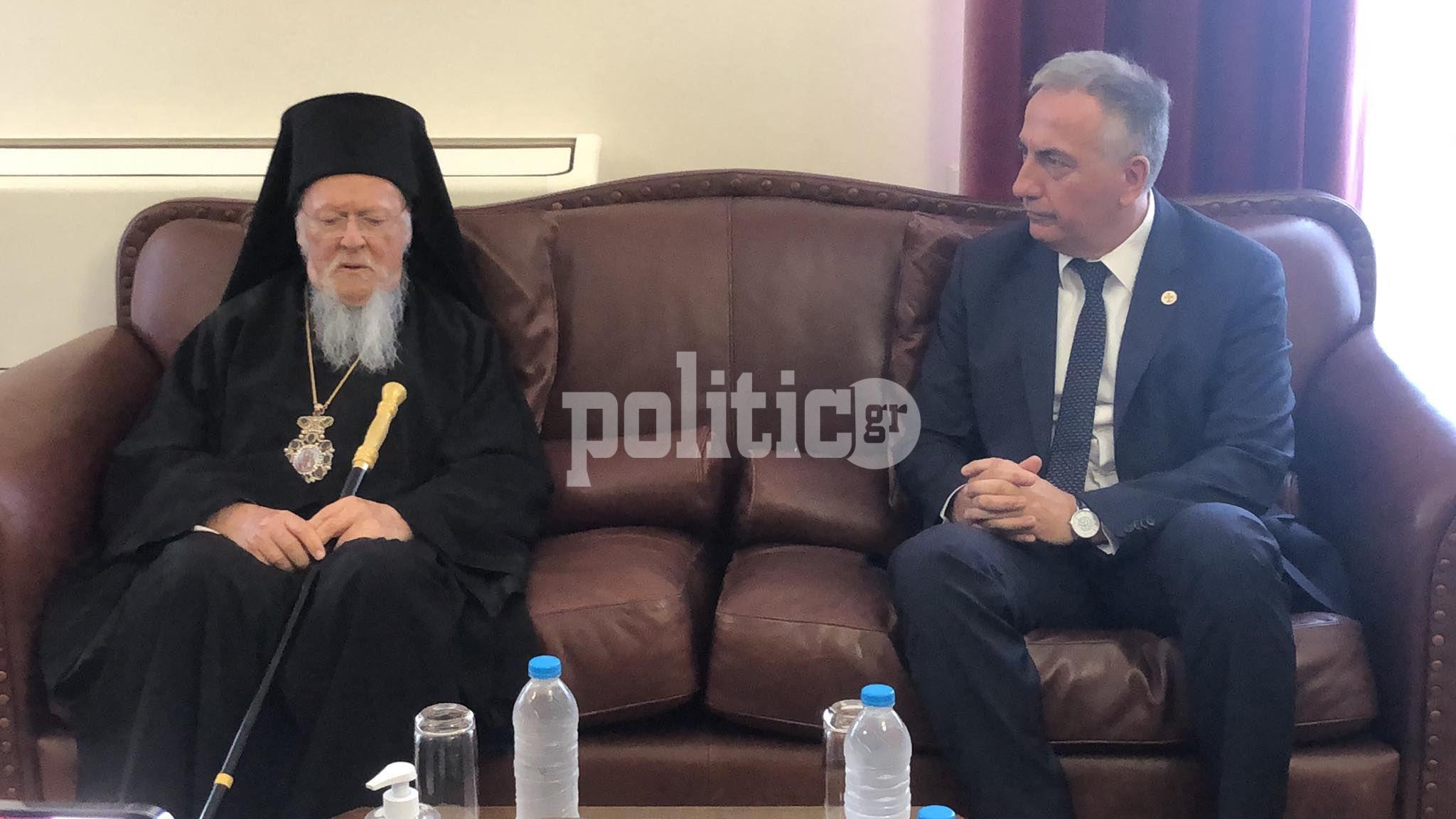 Στο ΥΜΑΘ ο Πατριάρχης Βαρθολομαίος – Το δώρο Καλαφάτη στον Παναγιώτατο (pics & vid)