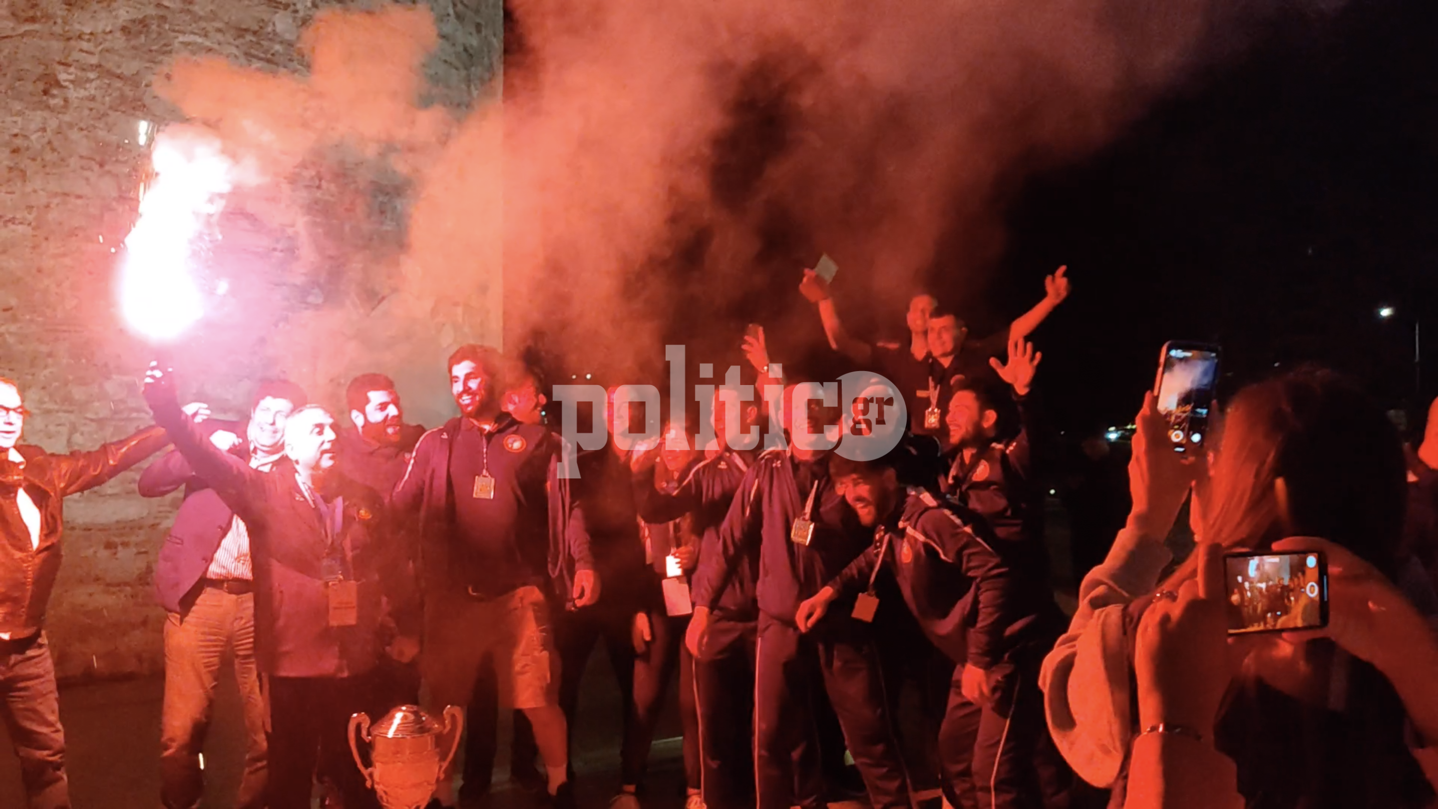 Θεσσαλονίκη: Έξαλλοι πανηγυρισμοί μετά την πρώτη κατάκτηση του Κυπέλλου Χάντμπολ από τον ΑΕΣΧ Πυλαίας – (pics & vid)