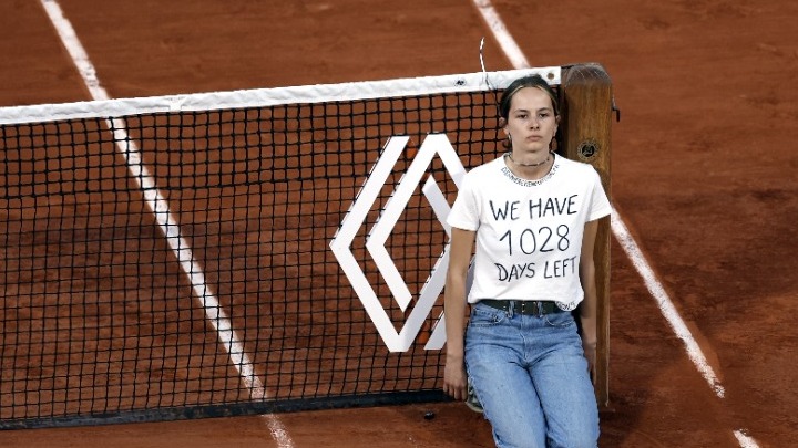 Roland Garros: Διαδηλώτρια διέκοψε τον 2ο ημιτελικό