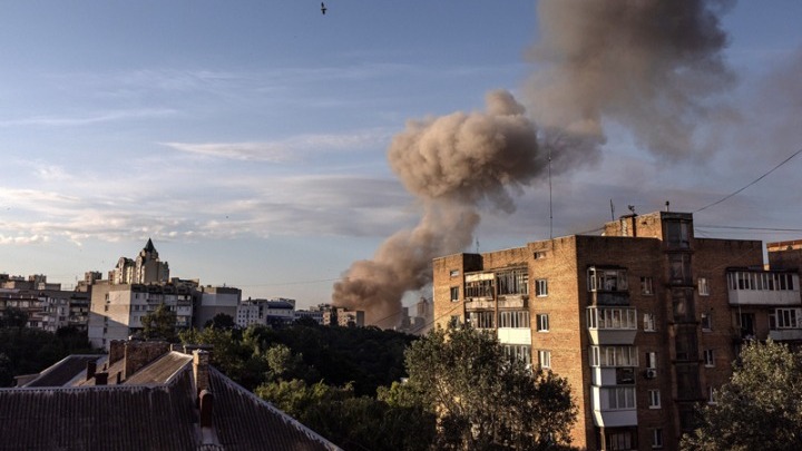 Τουλάχιστον 5 τραυματίες από νέα ρωσική επίθεση με πυραύλους στο κέντρο του Κιέβου