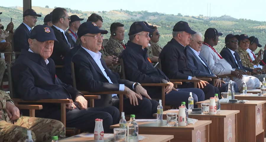 Πολεμικό σόου στη Σμύρνη: Υπό το βλέμμα Ερντογάν – Μπαχτσελί, (vid) από την άσκηση Efes 2022