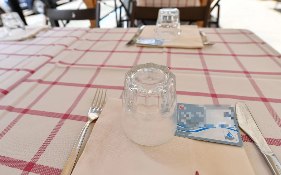 «Σαφάρι» από την Οικονομική Αστυνομία σε Μύκονο και Χαλκιδική: Παραβάσεις στα 2/3 των μαγαζιών που ελέγχθηκαν