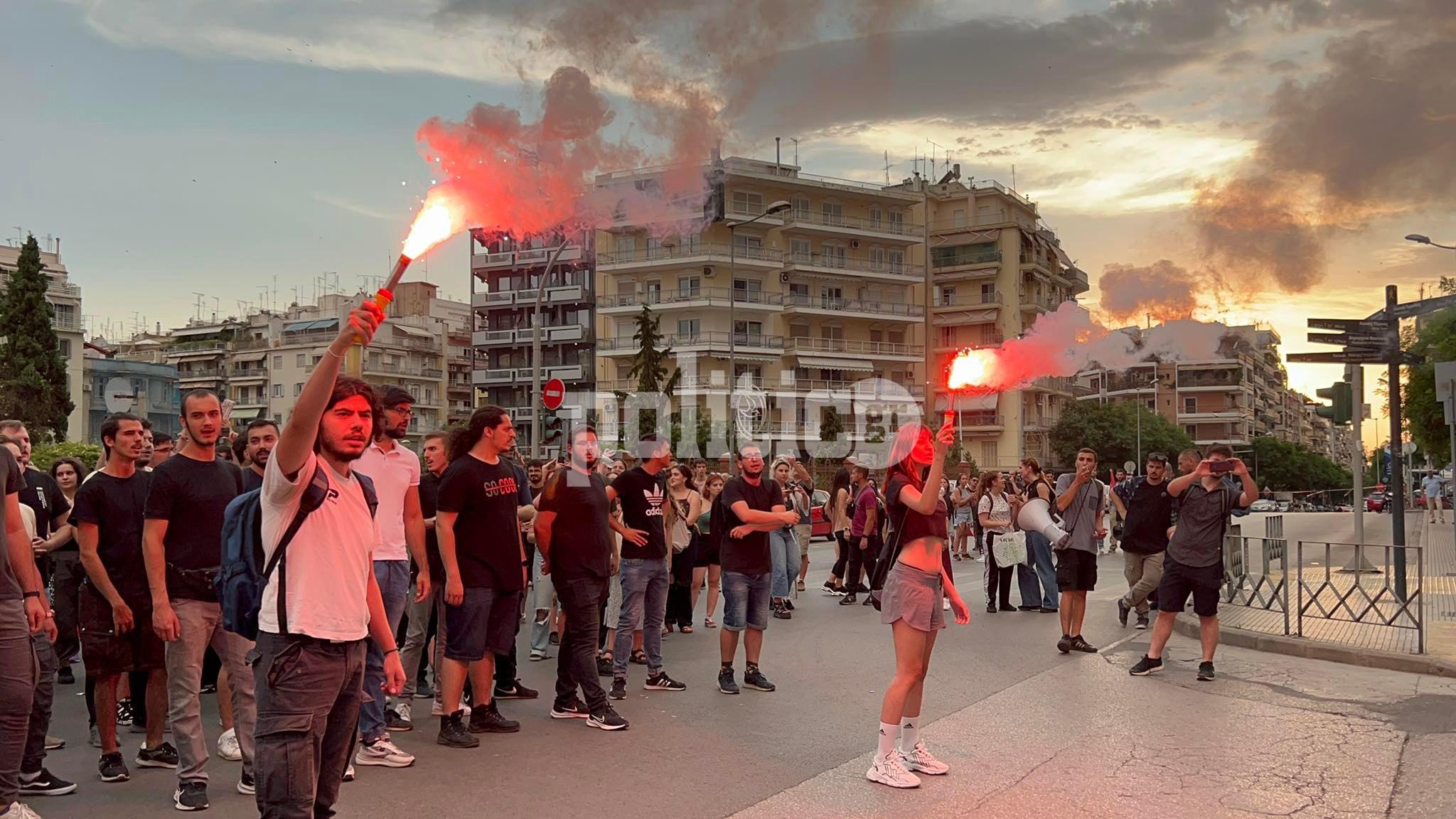Θεσσαλονίκη: Νέα πορεία κατά της αστυνομικής παρουσίας στο ΑΠΘ (pics & vid)