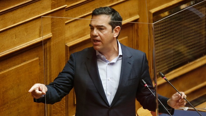 Αλ. Τσίπρας: «Εσείς λεηλατείτε τη μεσαία τάξη και τους αδύναμους με την ακρίβεια για να έχει κάβα προεκλογικά ο Μητσοτάκης να δίνει ανεπαρκή επιδόματα»