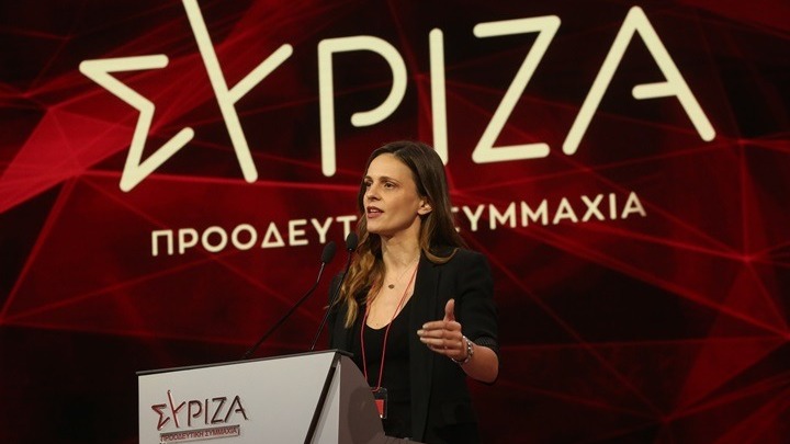 Έ. Αχτσιόγλου: Η κυβέρνηση δεν μπορεί να βγάλει τους πολίτες από την οικονομική ασφυξία