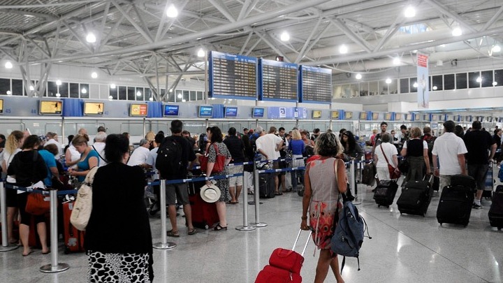 «Ελευθέριος Βενιζέλος»: Συνελήφθησαν 21 ακροδεξιοί Ιταλοί στο αεροδρόμιο