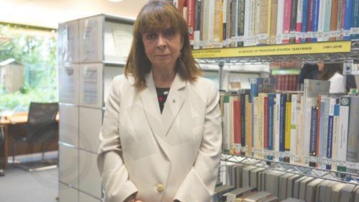 ΠτΔ: Αφιέρωσε πτέρυγα της βιβλιοθήκης του ΕΔΑΔ στη μνήμη του καθηγητή Σταύρου Τσακυράκη