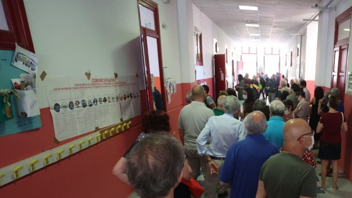 Ιταλία: Δεύτερος γύρος σε 65 δήμους – Ενδιαφέρον για την αναμέτρηση στην Βερόνα