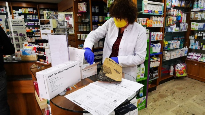 Πρόστιμο 69.150 ευρώ στο ΙΑΣΩ για επιπλέον χρέωση στα τεστ κορονοϊού