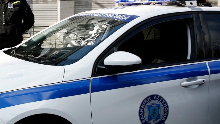 Πεύκα: Κλειστό το ρεύμα καθόδου της Λ.Παπανικολάου λόγω κολόνας φωτισμού που βρίσκεται στο οδόστρωμα