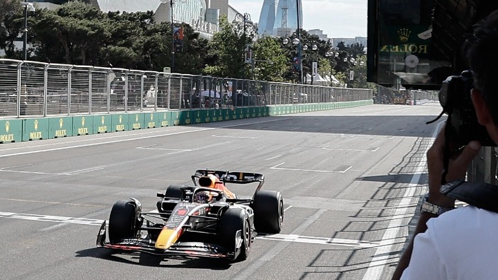 Formula 1: Θριαμβευτής ο Φερστάπεν στο Μπακού