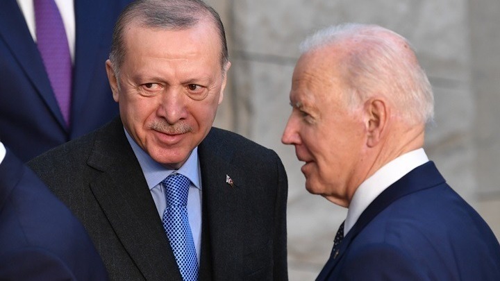Συνάντηση Μπάιντεν – Ερντογάν μετά το «ναι» της Τουρκίας σε Σουηδία και Φινλανδία