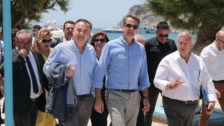 Κ. Μητσοτάκης σε ψαράδες στην Ψέριμο: «Επιτελείτε ένα σπουδαίο εθνικό έργο»