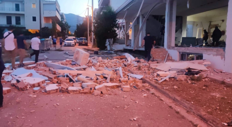 Μενίδι: Μεγάλη έκρηξη σε ξυλουργείο – Κανένας τραυματίας