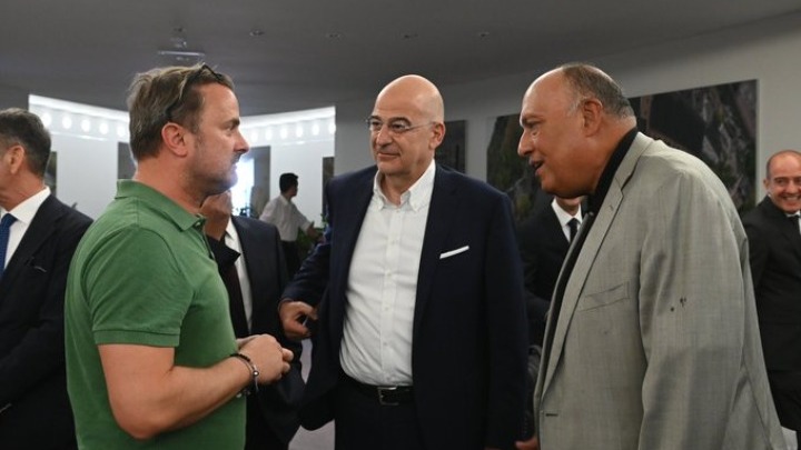 Ν. Δένδια – ΥΠΕΞ Αιγύπτου: Σύντομη συνάντηση με τον πρωθυπουργό του Λουξεμβούργου