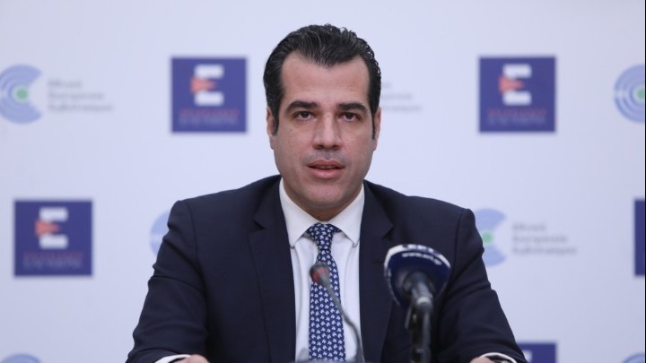 Θάνος Πλεύρης: Θα προτιμούσα να μην είχα κληρονομήσει τίποτα και να ζούσε η μητέρα μου
