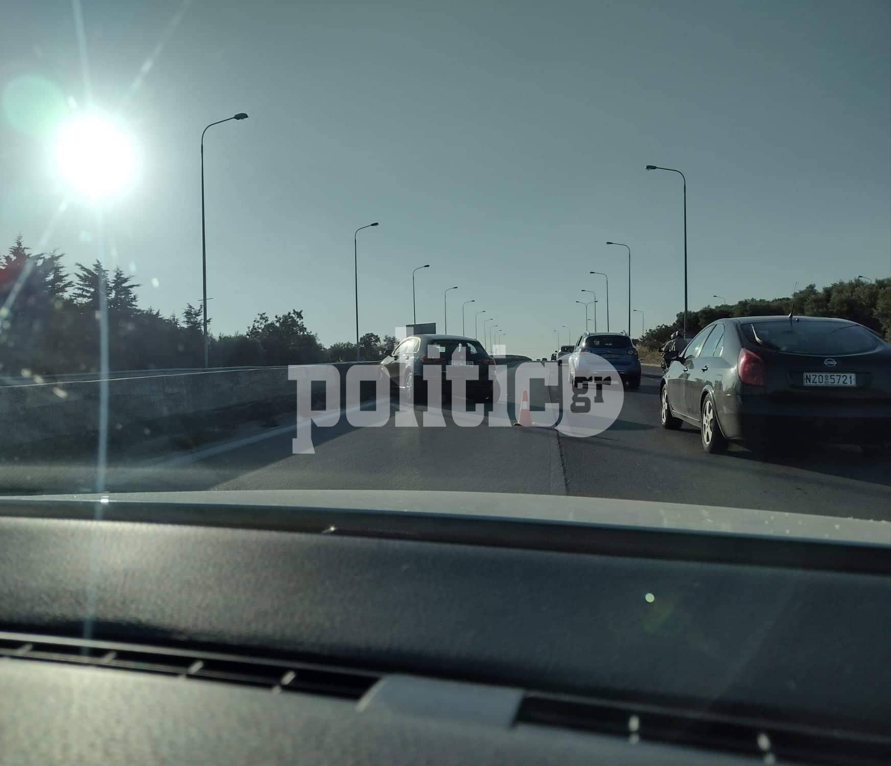 Τροχαίο ατύχημα στον κόμβο της Καλλικράτειας προκαλεί καθυστερήσεις στην επιστροφή των εκδρομέων (pics)