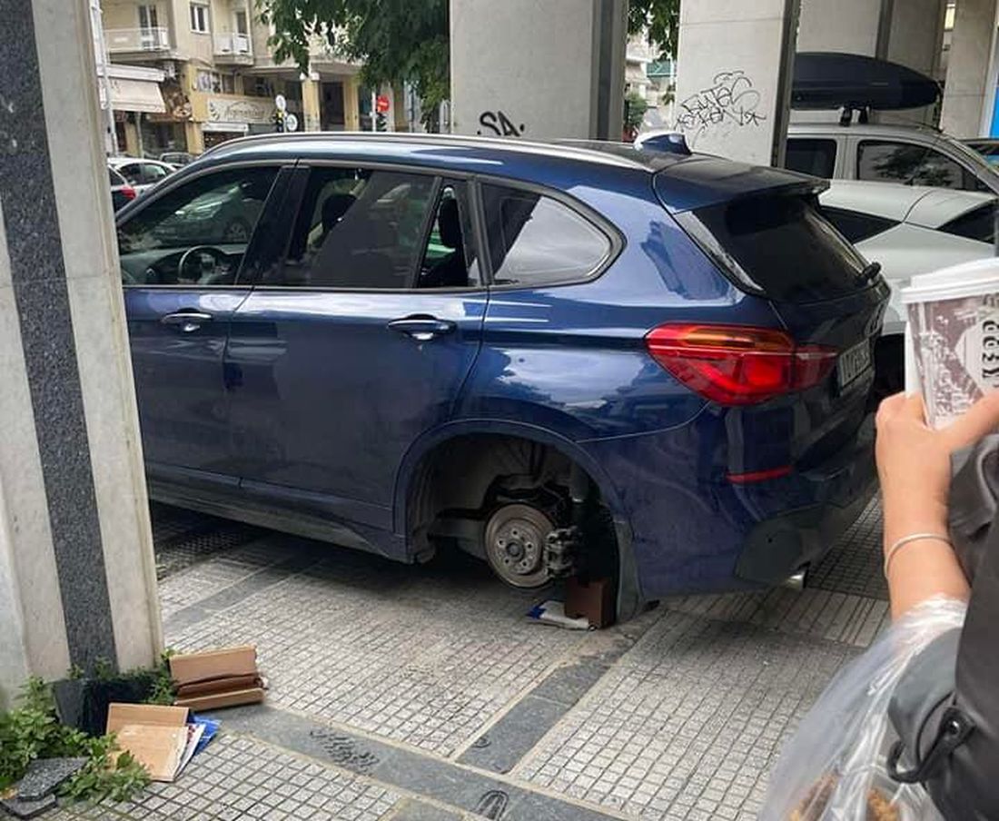 Θεσσαλονίκη: Έκλεψαν τις ρόδες από το αυτοκίνητο του αντιδημάρχου Σωκράτη Δημητριάδη (pic)