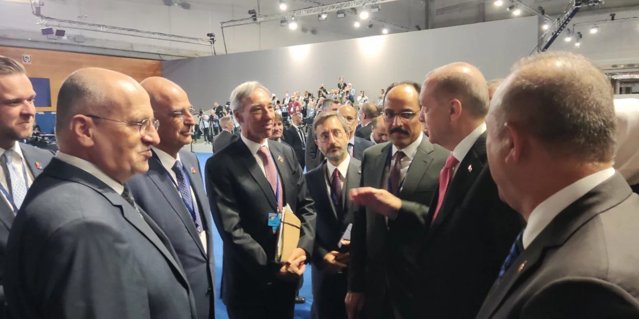 Επικοινωνία Δένδια με Ερντογάν και Τσαβούσογλου στη σύνοδο του ΝΑΤΟ