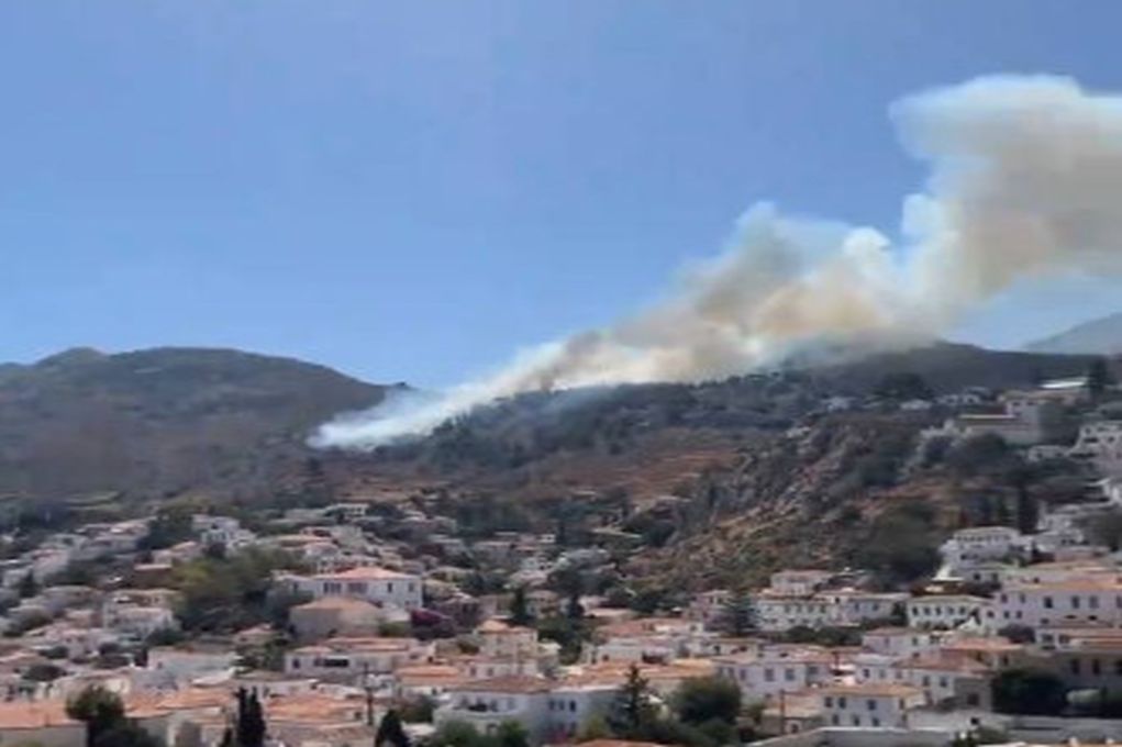 Έκτακτο: Μεγάλη φωτιά στην Ύδρα – Επιχειρούν 2 ελικόπτερα και 2 αεροσκάφη