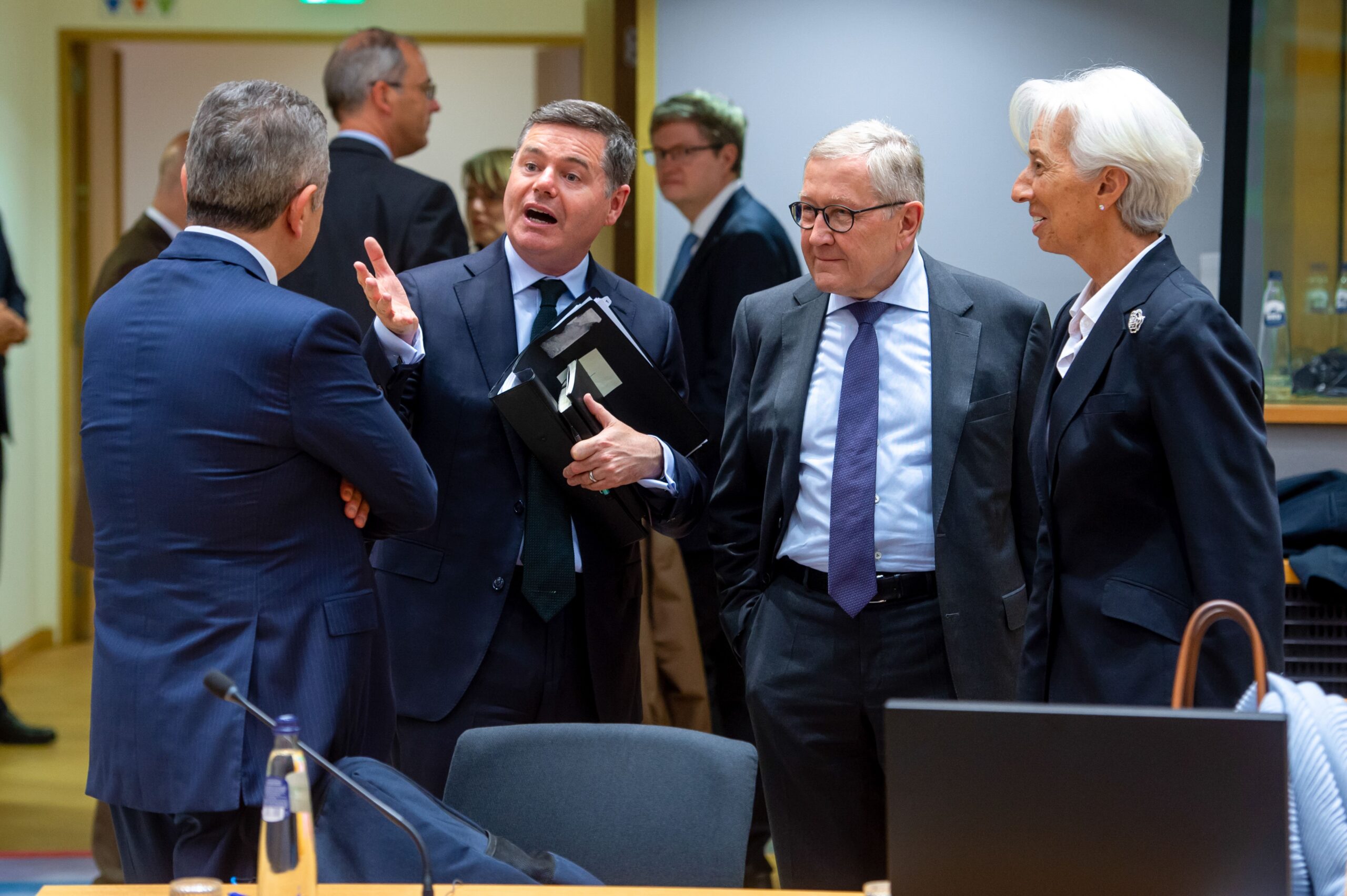 Eurogroup: «Φρένο» στο καθεστώς ενισχυμένης εποπτείας της Ελλάδας – Επιστροφή στην ευρωπαϊκή κανονικότητα