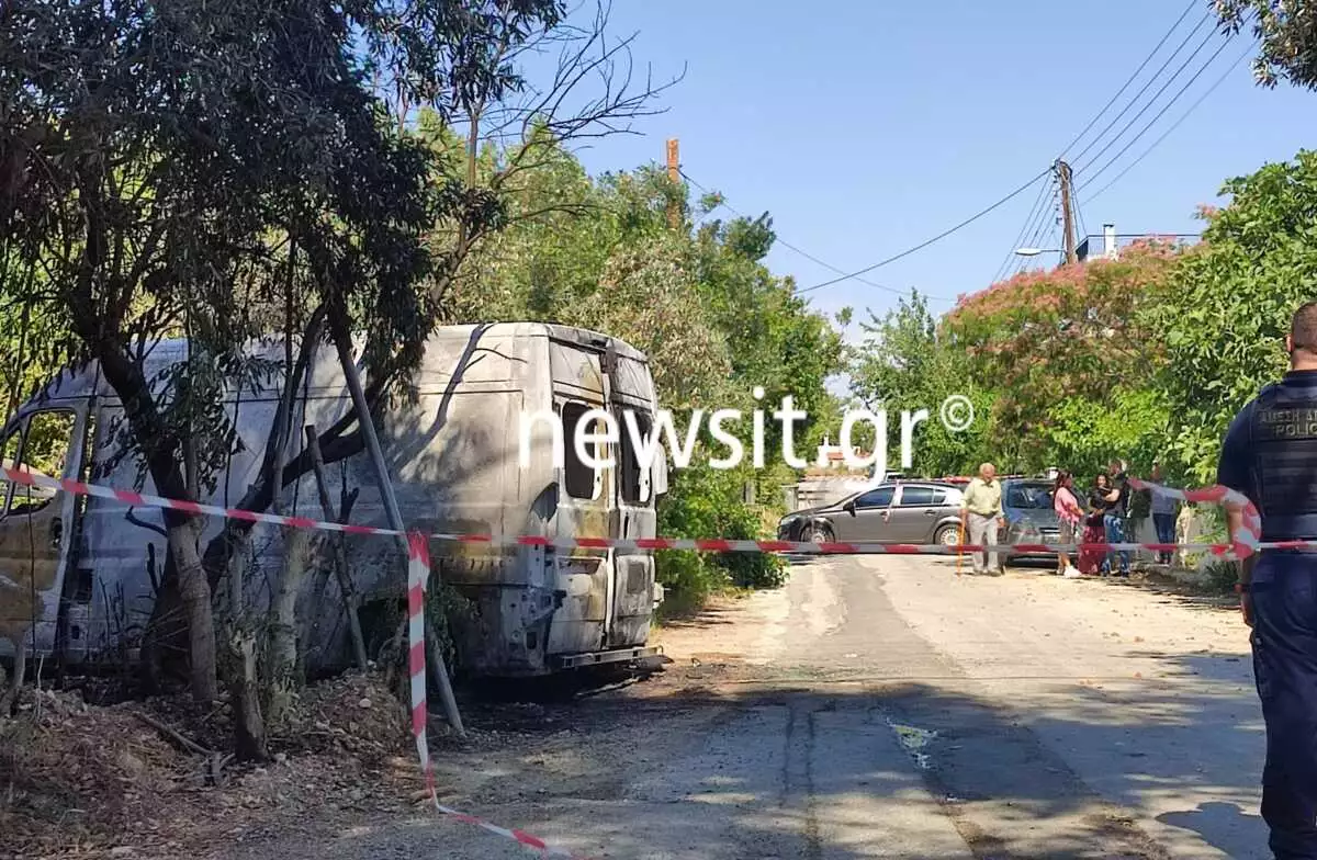 Γέρακας: Μετά το φονικό οι δολοφόνοι έκαψαν το λευκό βαν και διέφυγαν με μηχανές