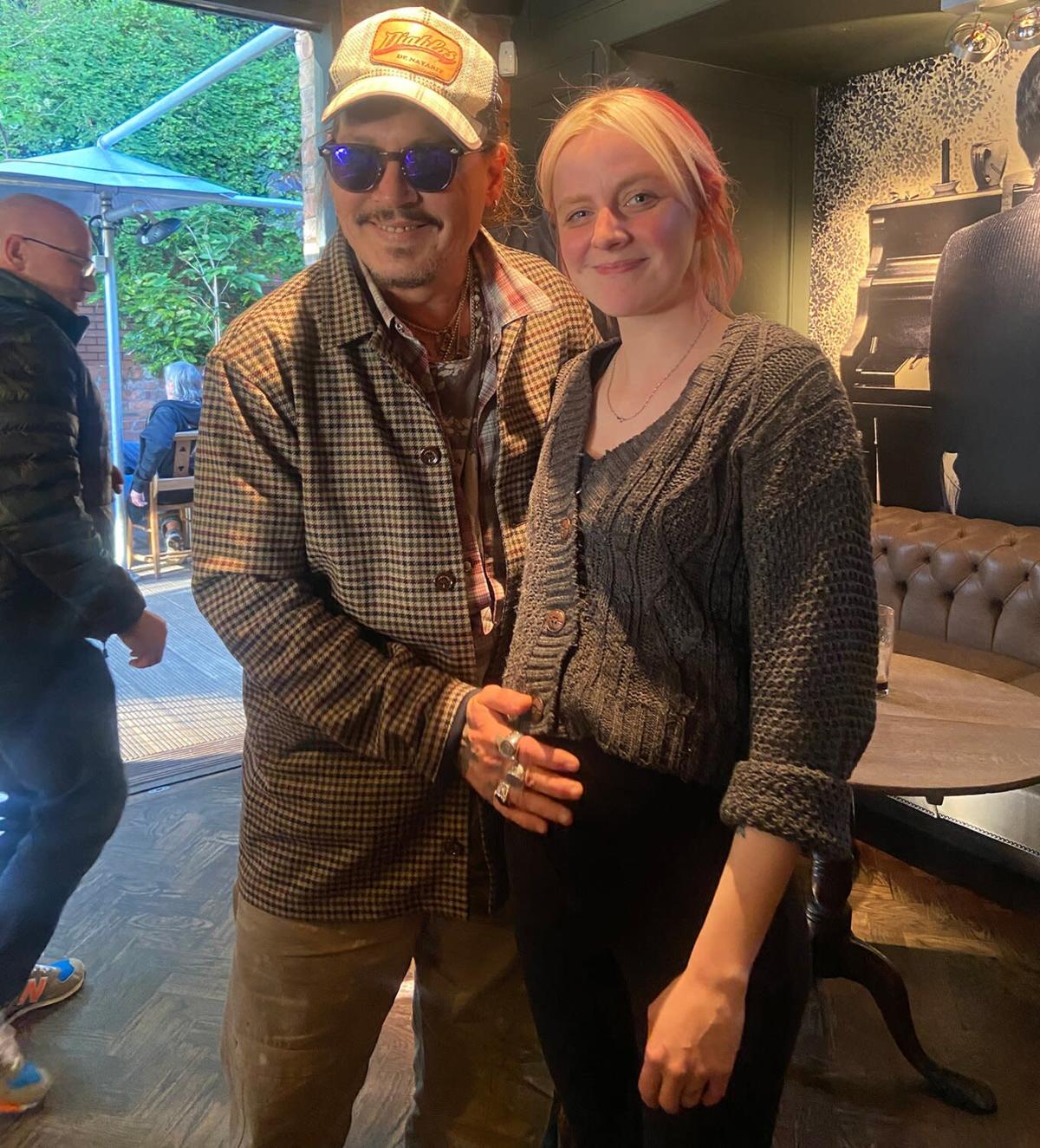 Johnny Depp: Έδωσε πατρικές συμβουλές σε μια έγκυο fan του