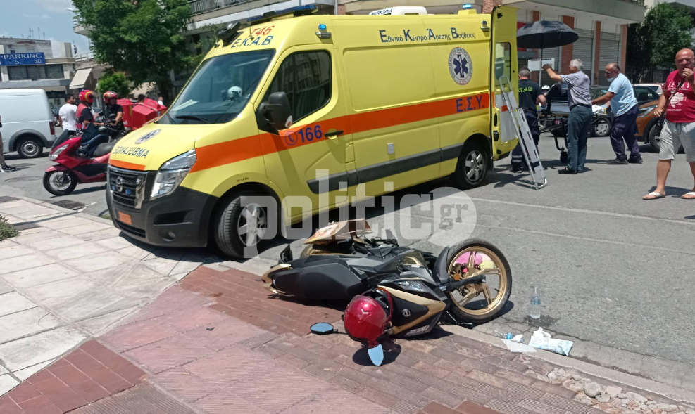 Θεσσαλονίκη: Μισή ώρα περίμεναν το ΕΚΑΒ για τροχαίο στην Γιαννιτσών (pics & vid)
