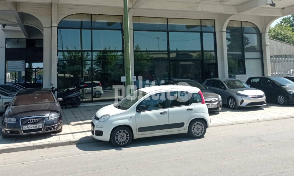 Πανικός στην Θεσσαλονίκη: Μπούκαρε σε αντιπροσωπεία αυτοκινήτων με καραμπίνα – «Δεν ήξερε τι ήθελε» λέει ο υπεύθυνος (pics)