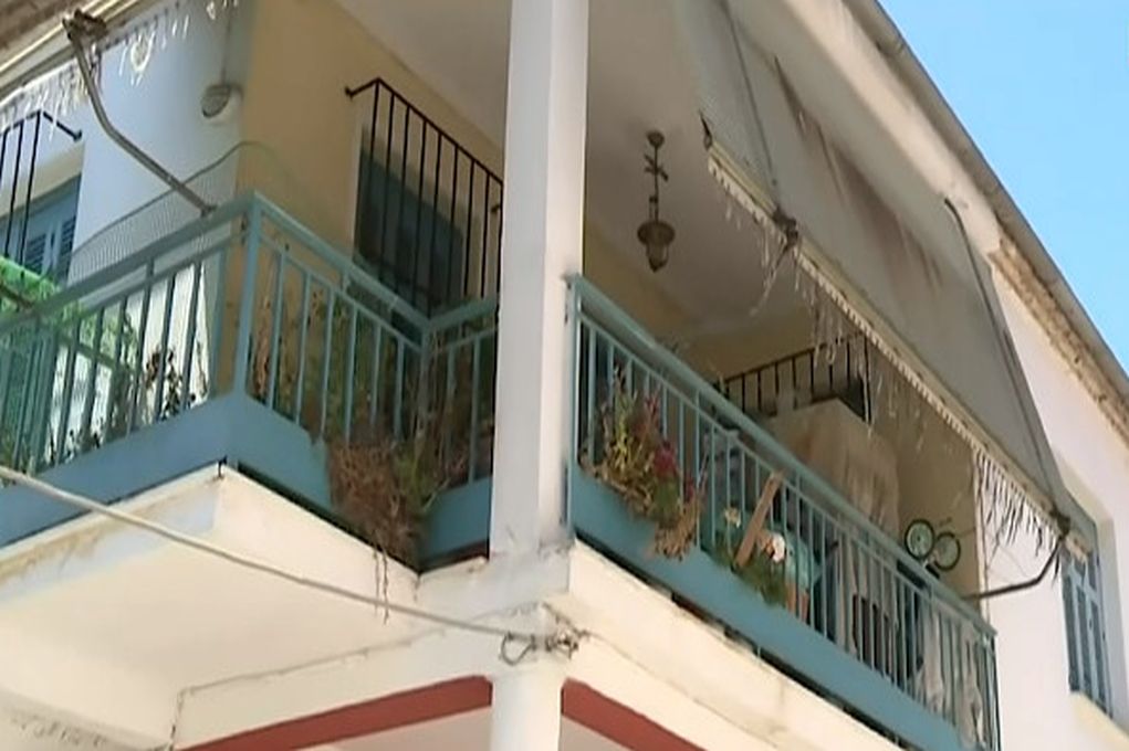 Εικόνες που θυμίζουν Κωσταλέξι: Αυτό είναι το σπίτι… φυλακή που ζούσε η 51χρονη (pics)