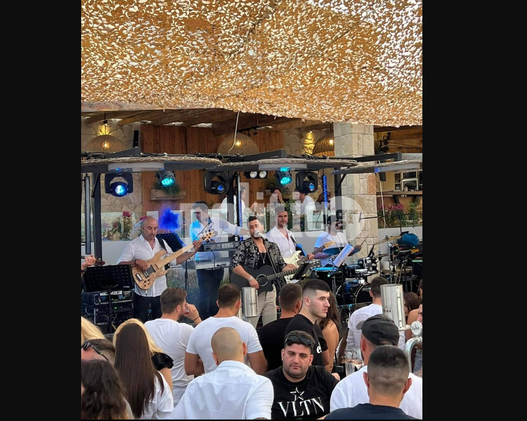 Στο «Villas Seaside Lounge & Restaurant» στο Πολύχρονο Χαλκιδικής ο τραγουδιστής Θέμης Παναγιωτίδης (pics)